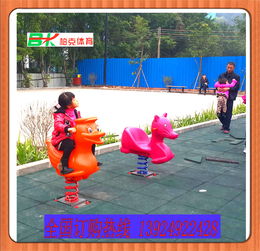 拼接户外地胶与彩色软体地铺 专业体育场地铺装的理想选择