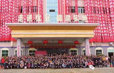 走进优冠，脚踏实地！体育场地铺装的卓越之路